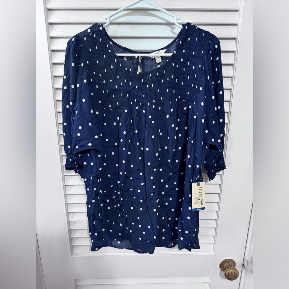 NWT 1X navy blue smocked woven top